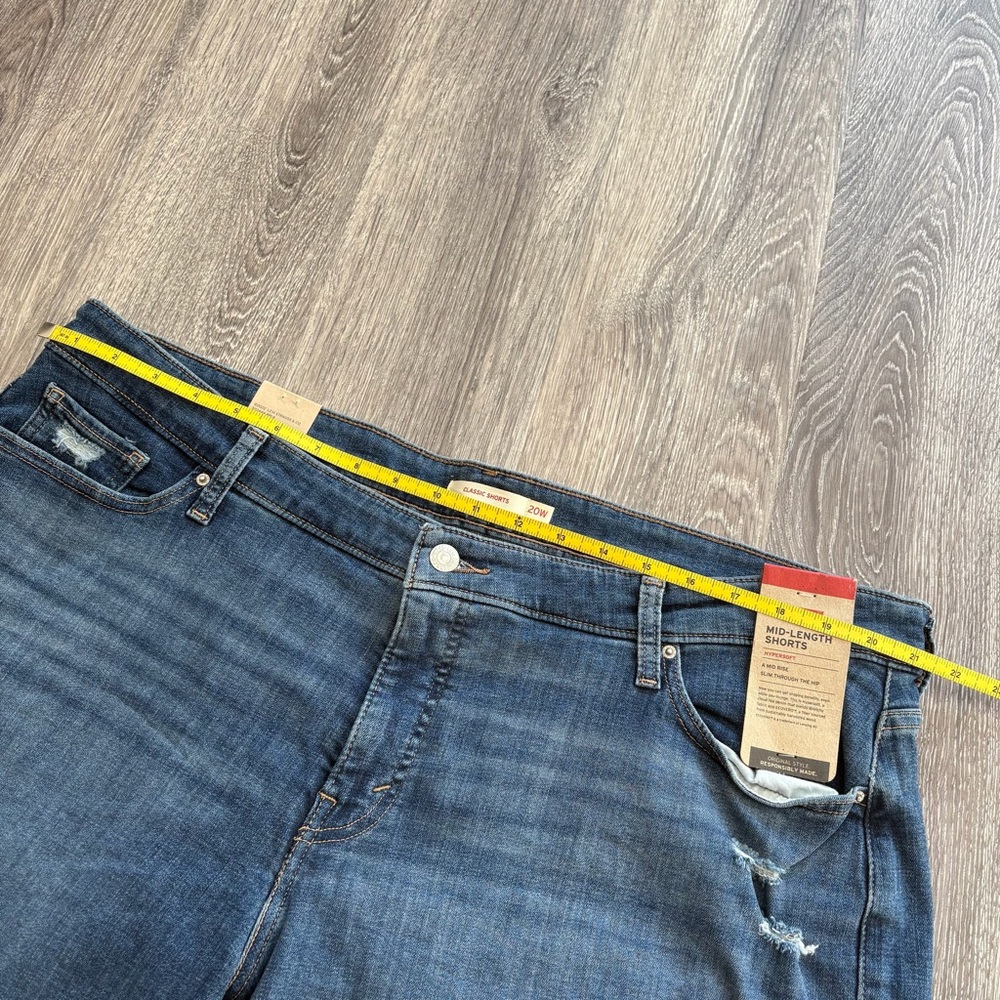 Levi’s Classic Mid-Length Denim Shorts Size 20W NWT Distressed Medium Wash - Picture 7 of 9